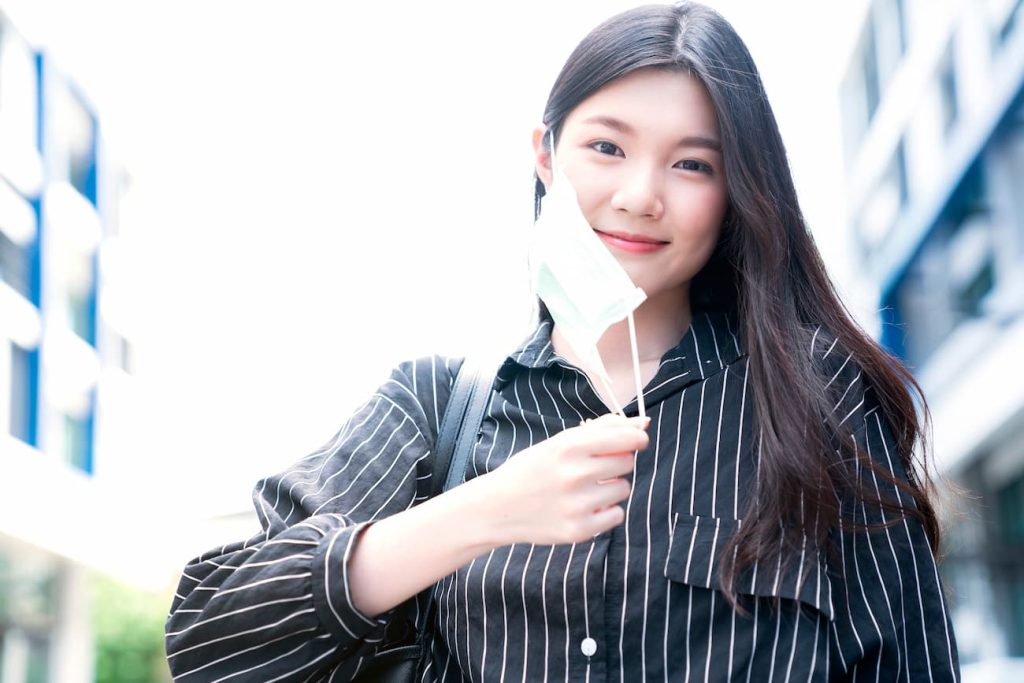 マスクした女性