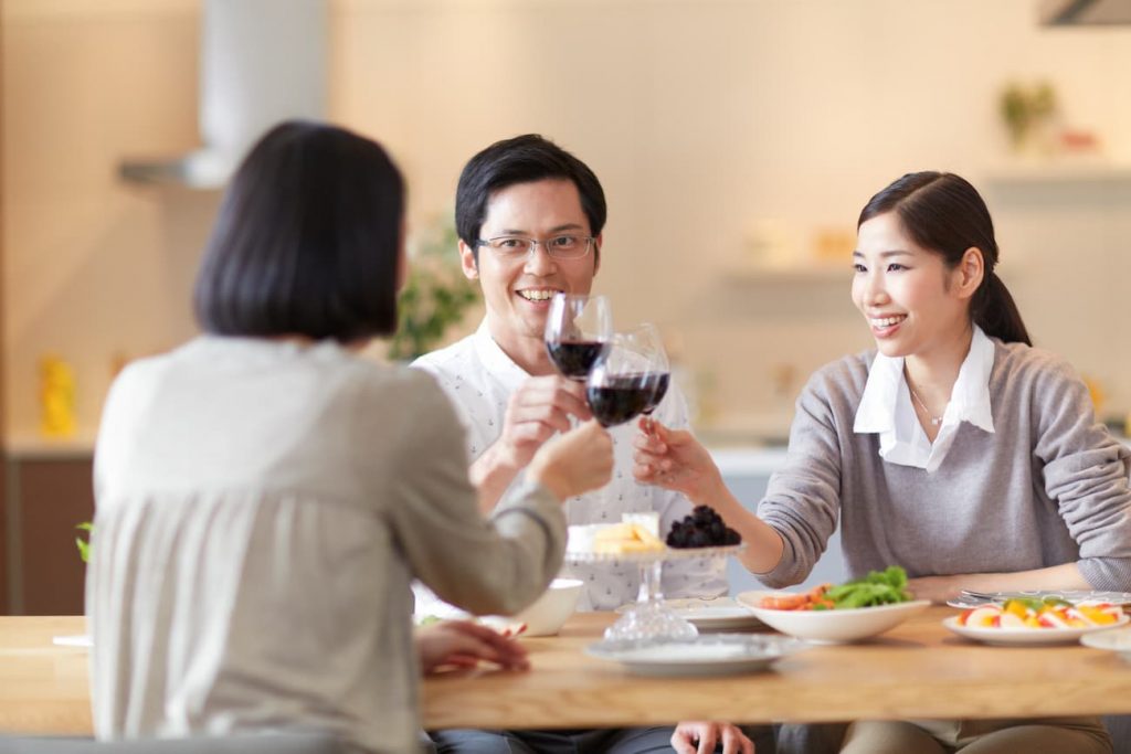 独身と既婚カップル